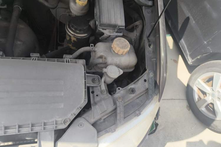 Used Wuling Hongguang 2014 1.2L S Comfort Model China IV Engine Bay Left