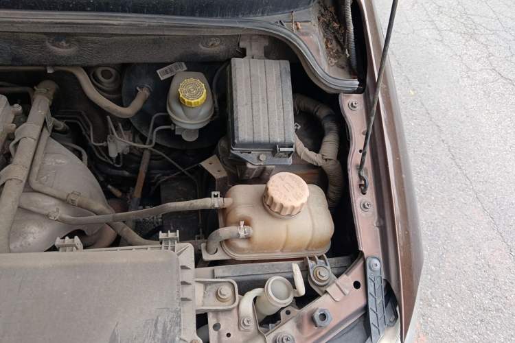 Used Wuling Hongguang 2014 1.2L Base Model China IV Engine Bay Left