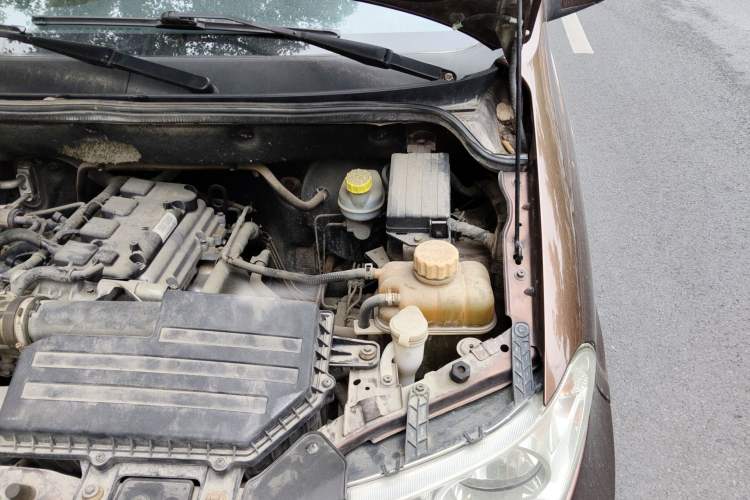 Used Wuling Hongguang 2014 1.5L S Comfort Model Engine Bay Left