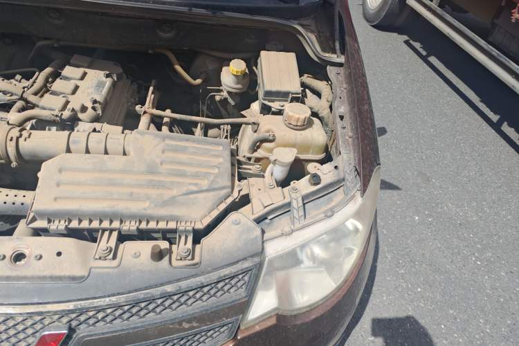 Used Wuling Hongguang 2014 1.5L S Comfort Model Engine Bay Left