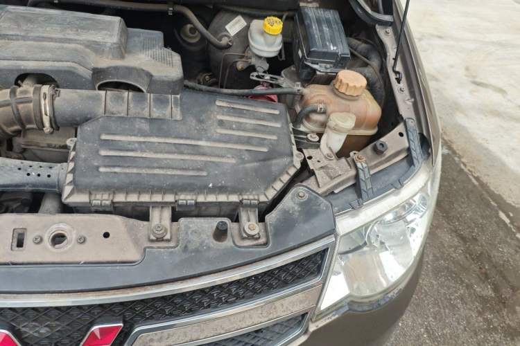 Used Wuling Hongguang 2014 1.5L S Luxury Model Engine Bay Left