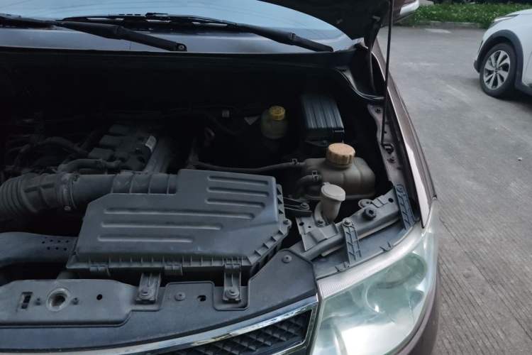 Used Wuling Hongguang 2014 1.5L S Automatic Luxury Model Engine Bay Left