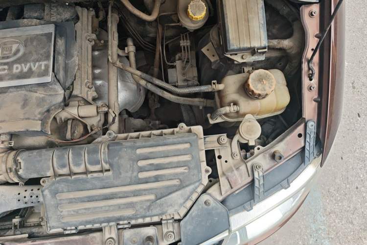 Used Wuling Hongguang 2014 1.5L S Luxury Model Engine Bay Left