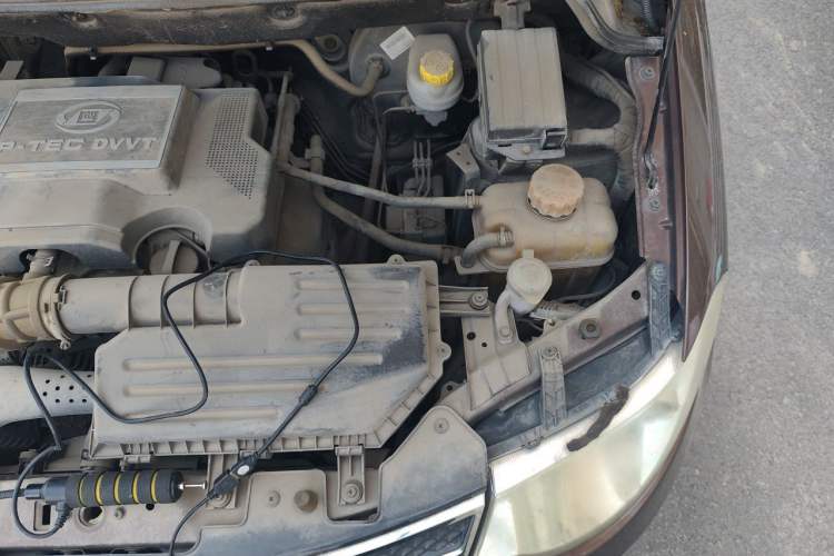 Used Wuling Hongguang 2014 1.5L S Luxury Model Engine Bay Left