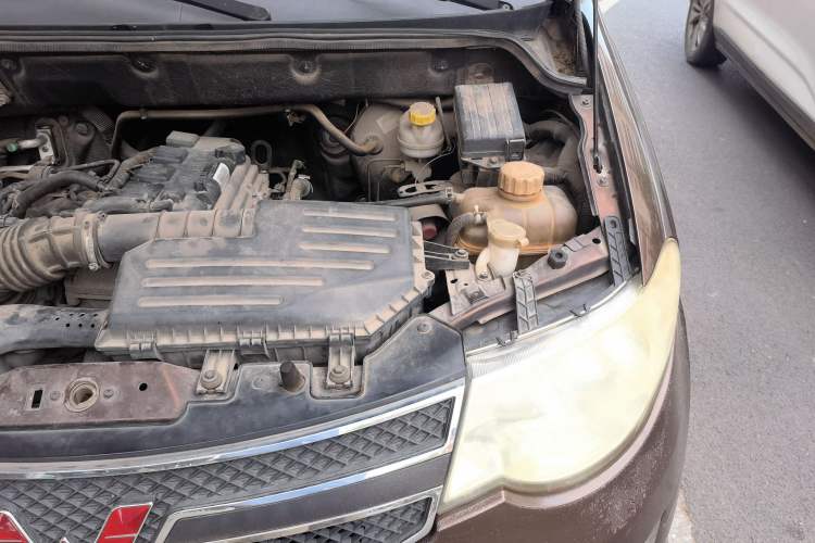 Used Wuling Hongguang 2014 1.5L S Comfort Model Engine Bay Left
