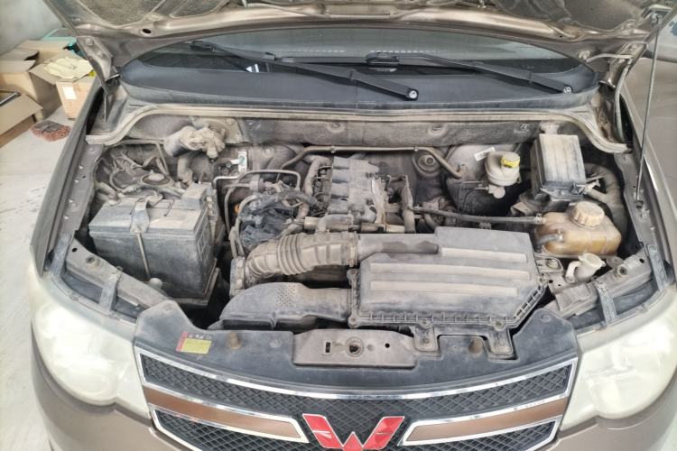 Used Wuling Hongguang 2014 1.5L S Standard Version Engine Bay