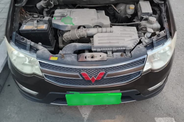 Used Wuling Hongguang 2014 1.5L S Luxury Model Engine Bay