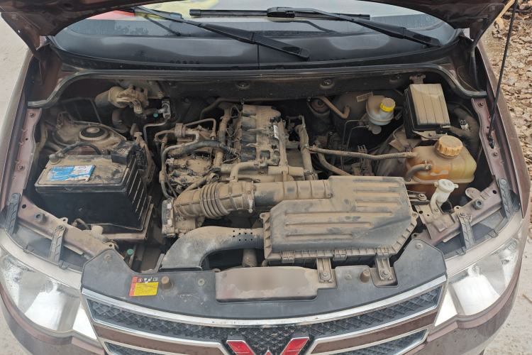 Used Wuling Hongguang 2014 1.5L S Standard Version Engine Bay