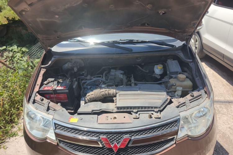 Used Wuling Hongguang 2014 1.5L S Comfort Model Engine Bay