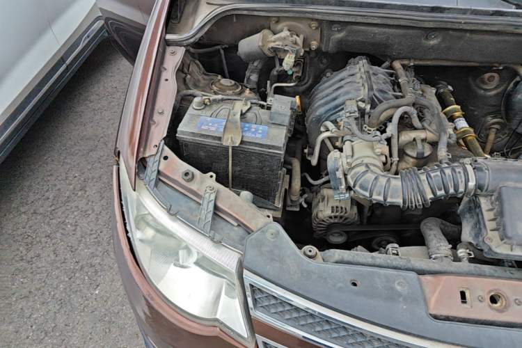 Used Wuling Hongguang 2014 1.2L S Comfort Model China IV Engine Bay Right