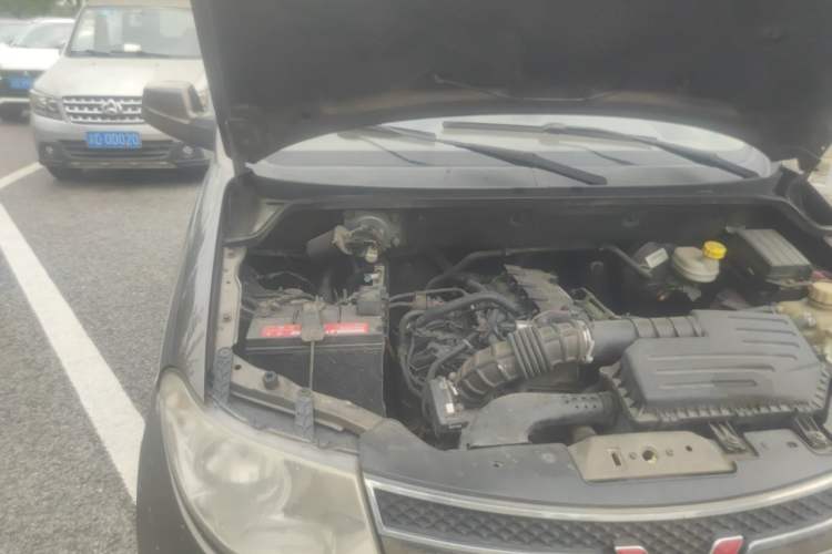 Used Wuling Hongguang 2014 1.5L S Standard Version Engine Bay Right