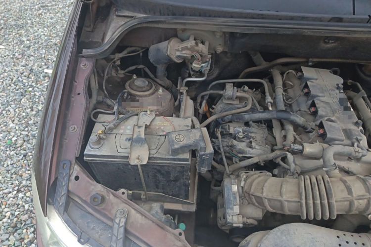 Used Wuling Hongguang 2014 1.5L S Standard Version Engine Bay Right