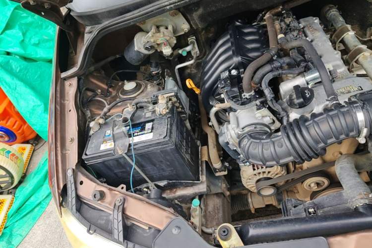 Used Wuling Hongguang 2014 1.2L S Standard Version China IV Standard Engine Bay Right