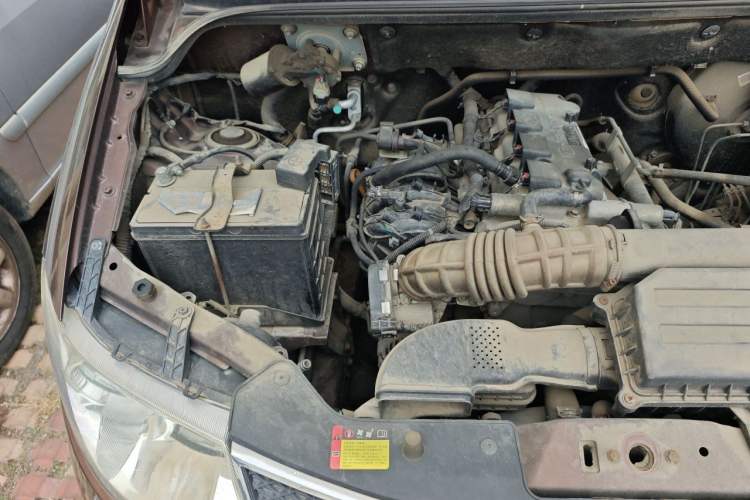 Used Wuling Hongguang 2014 1.5L S Standard Version Engine Bay Right