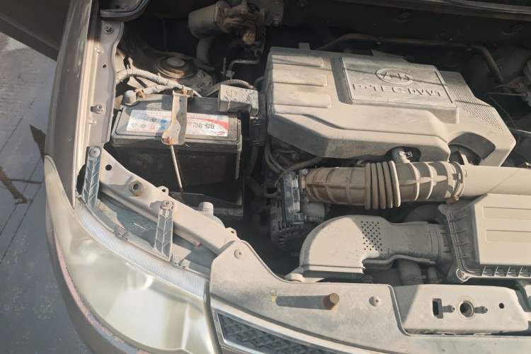 Used Wuling Hongguang 2014 1.5L S Luxury Model Engine Bay Right