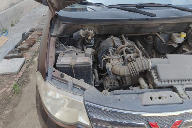 Used Wuling Hongguang 2014 1.2L S Comfort Model China IV Engine Bay Right