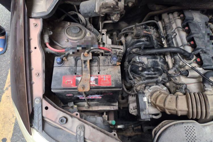 Used Wuling Hongguang 2014 1.5L S Standard Version Engine Bay Right