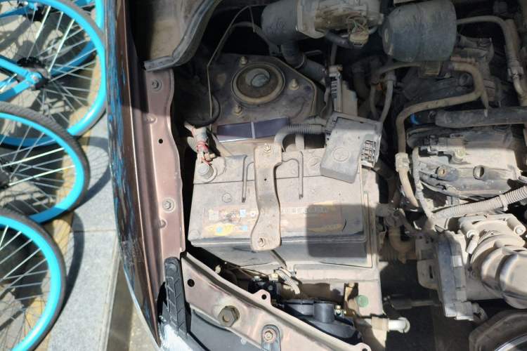 Used Wuling Hongguang 2014 1.5L S Standard Version Engine Bay Right