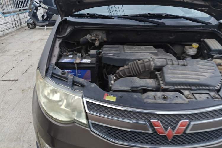 Used Wuling Hongguang 2014 1.5L S Luxury Model Engine Bay Right