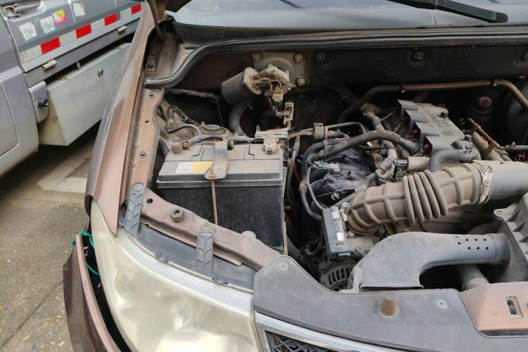 Used Wuling Hongguang 2014 1.5L S Standard Version Engine Bay Right