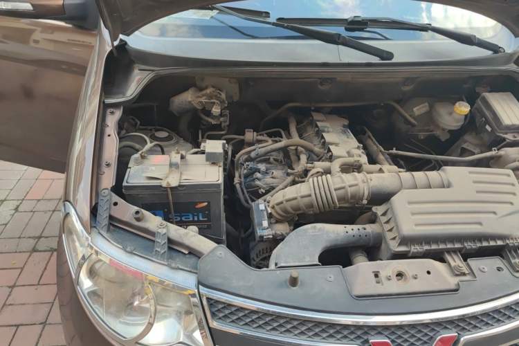 Used Wuling Hongguang 2014 1.5L S Comfort Model Engine Bay Right