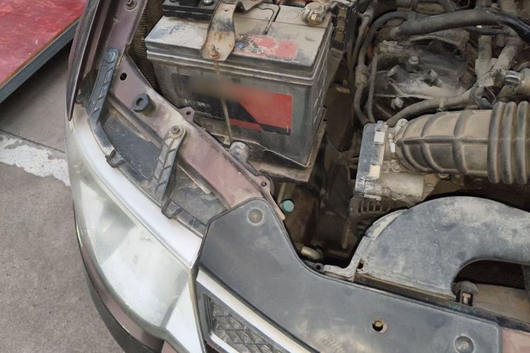 Used Wuling Hongguang 2014 1.5L S Standard Version Engine Bay Right