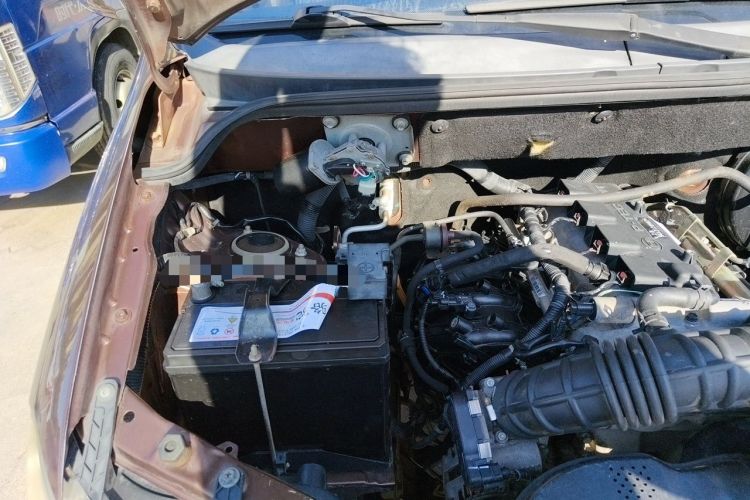 Used Wuling Hongguang 2014 1.5L S Standard Version Engine Bay Right
