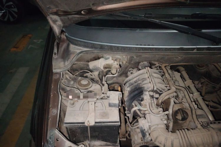 Used Wuling Hongguang 2014 1.2L S Standard Version China IV Standard Engine Bay Right