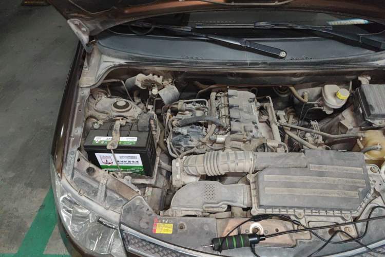 Used Wuling Hongguang 2014 1.5L S Standard Version Engine Bay Right