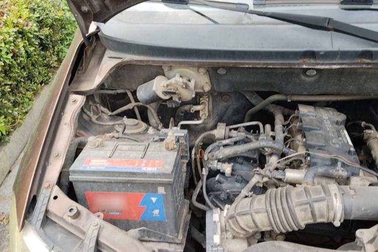 Used Wuling Hongguang 2014 1.5L S Comfort Model Engine Bay Right