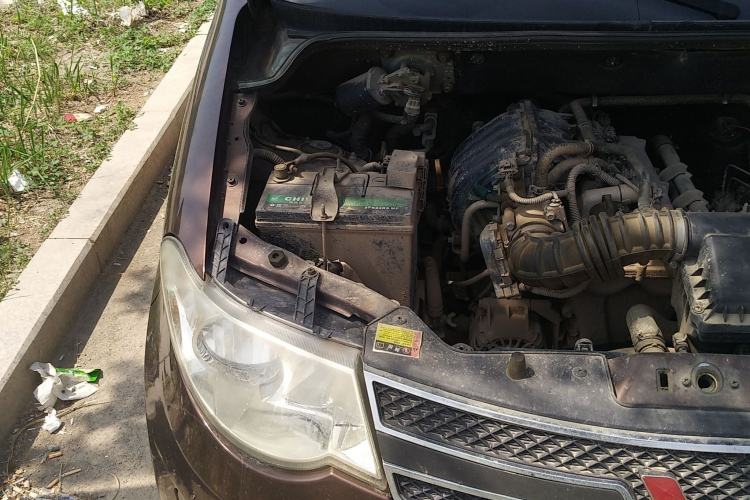Used Wuling Hongguang 2014 1.2L S Standard Version China IV Standard Engine Bay Right