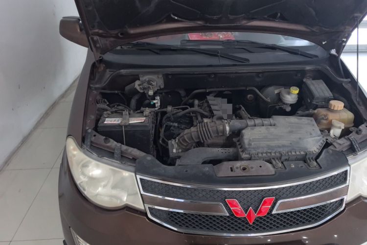 Used Wuling Hongguang 2014 1.5L S Standard Version Engine Bay Right