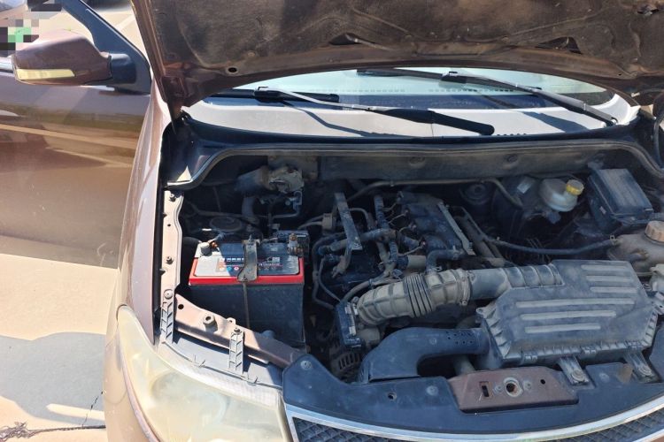 Used Wuling Hongguang 2014 1.5L S Standard Version Engine Bay Right