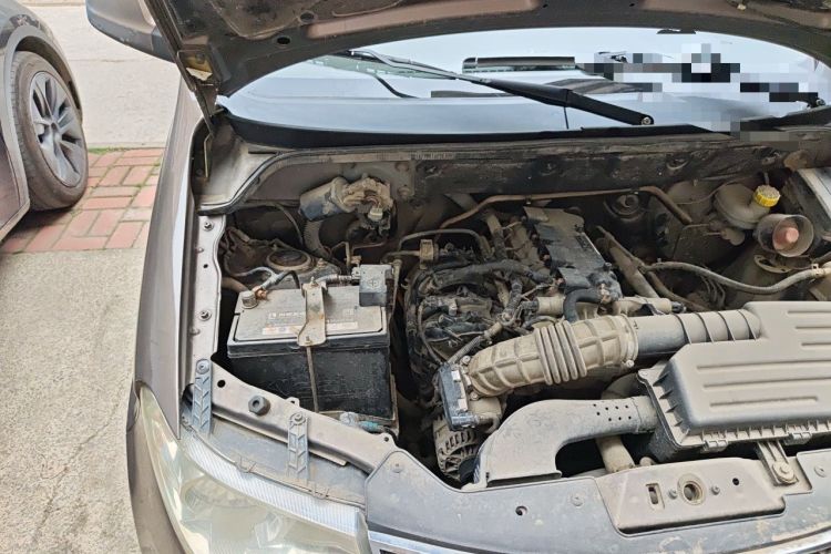 Used Wuling Hongguang 2014 1.5L S Standard Version Engine Bay Right
