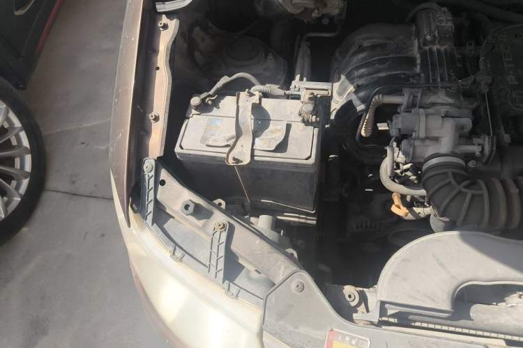 Used Wuling Hongguang 2014 1.2L S Comfort Model China IV Engine Bay Right