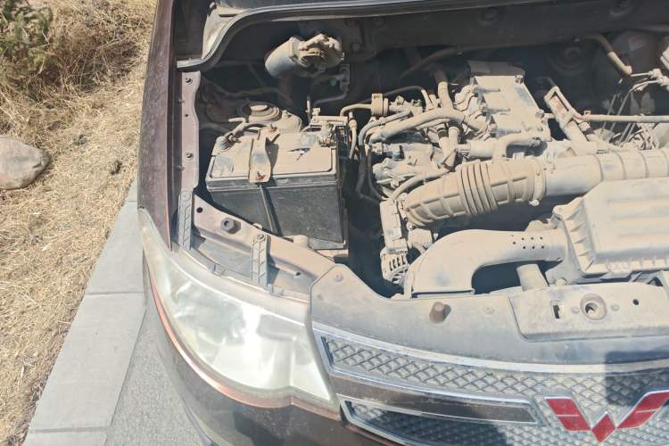 Used Wuling Hongguang 2014 1.5L S Comfort Model Engine Bay Right