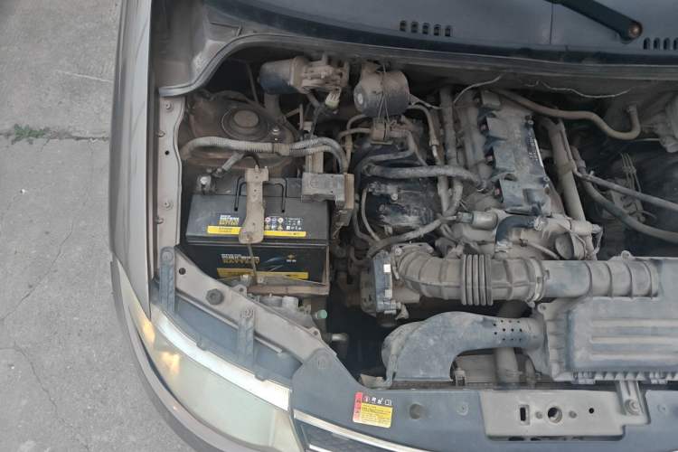 Used Wuling Hongguang 2014 1.5L S Standard Version Engine Bay Right