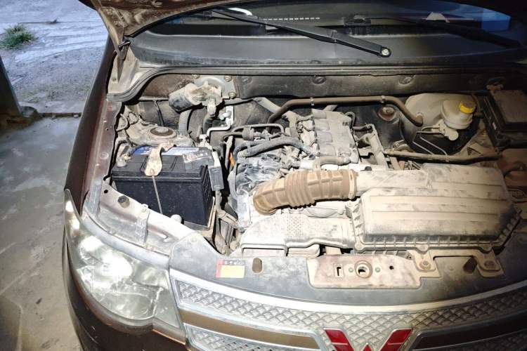 Used Wuling Hongguang 2014 1.5L S Comfort Model Engine Bay Right