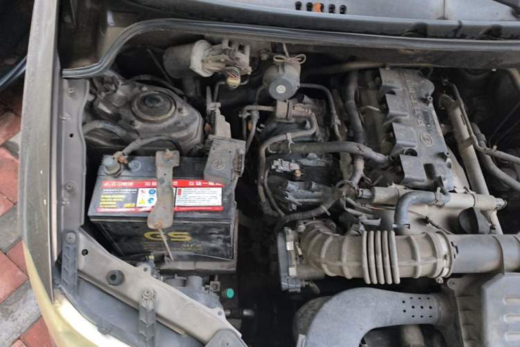 Used Wuling Hongguang 2014 1.5L S Standard Version Engine Bay Right