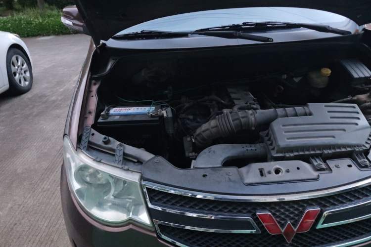 Used Wuling Hongguang 2014 1.5L S Automatic Luxury Model Engine Bay Right