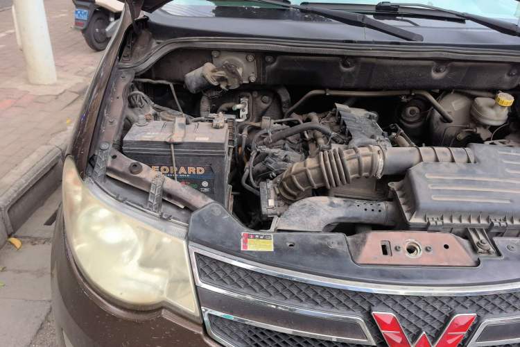 Used Wuling Hongguang 2014 1.5L S Comfort Model Engine Bay Right