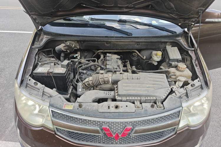 Used Wuling Hongguang 2014 1.5L S Comfort Model Engine Bay