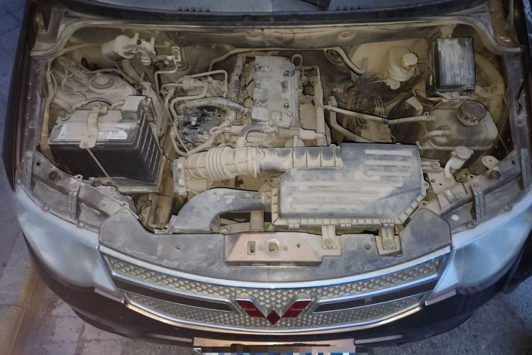 Used Wuling Hongguang 2014 1.5L S Standard Version Engine Bay
