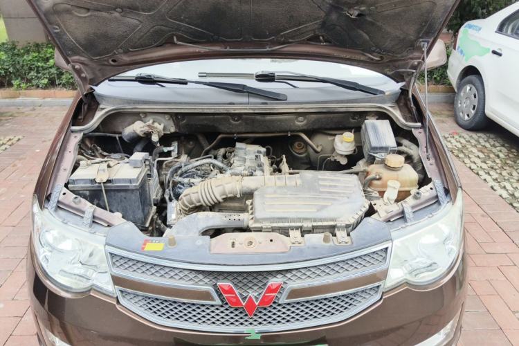 Used Wuling Hongguang 2014 1.5L S Standard Version Engine Bay