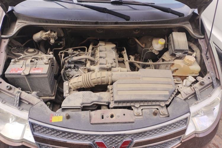 Used Wuling Hongguang 2014 1.5L S Standard Version Engine Bay