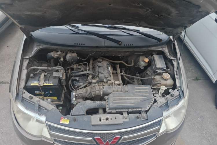 Used Wuling Hongguang 2014 1.5L S Standard Version Engine Bay
