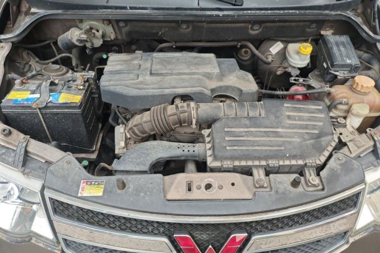 Used Wuling Hongguang 2014 1.5L S Luxury Model Engine Bay
