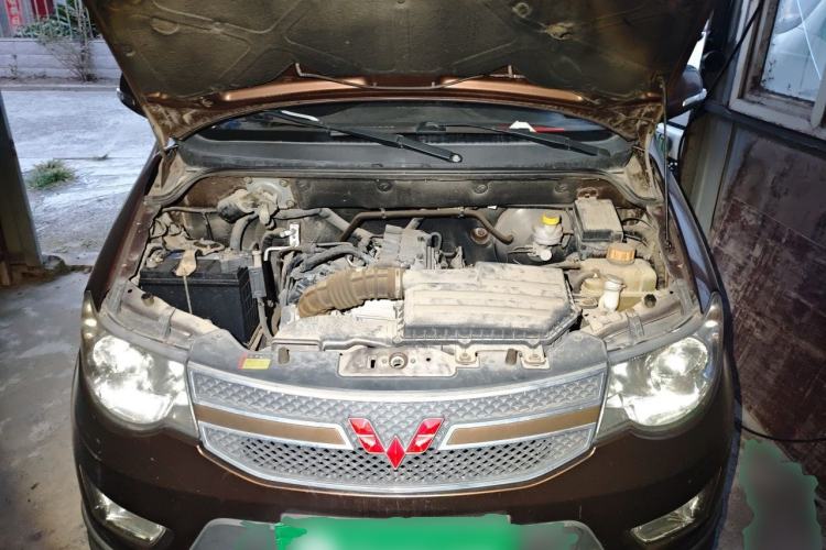 Used Wuling Hongguang 2014 1.5L S Comfort Model Engine Bay