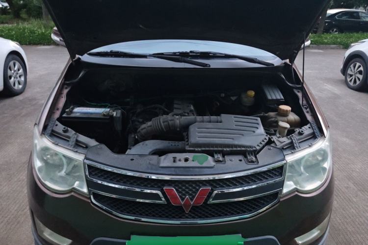 Used Wuling Hongguang 2014 1.5L S Automatic Luxury Model Engine Bay