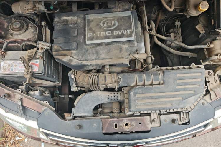 Used Wuling Hongguang 2014 1.5L S Luxury Model Engine Bay